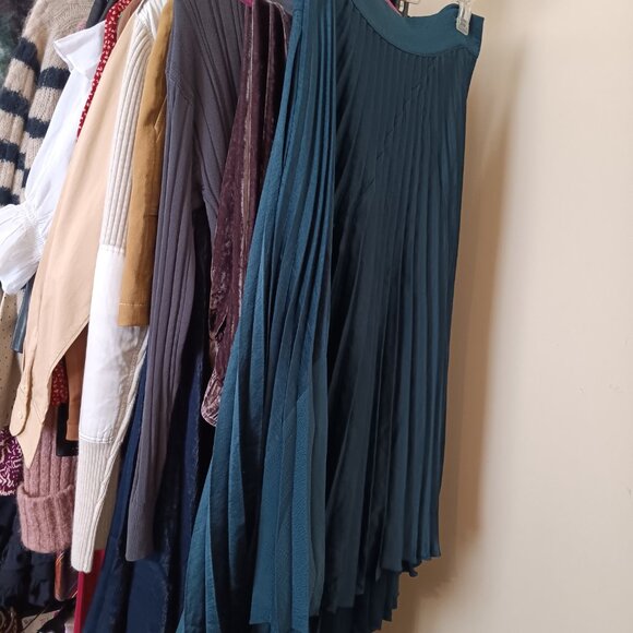 NWT Vince Women's Teal Pleated Asymmetrical Midi Skirt Size 6 - Picture 10 of 15